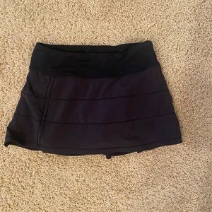 LULULEMON BLACK SKIRT